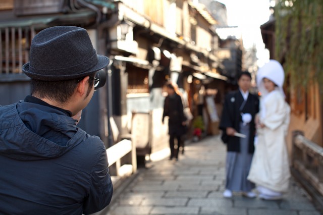 pre-wedding photography session in Gion